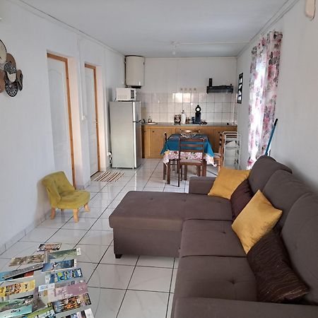 Appart A La Res Andy Accueillant 1 A 5 Pers Arrive Autonome , 2 Places De Parking Dans La Cour Devant La Maison Apartment Saint-Denis Ngoại thất bức ảnh