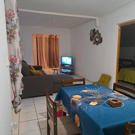 Appart A La Res Andy Accueillant 1 A 5 Pers Arrive Autonome , 2 Places De Parking Dans La Cour Devant La Maison Apartment Saint-Denis Ngoại thất bức ảnh