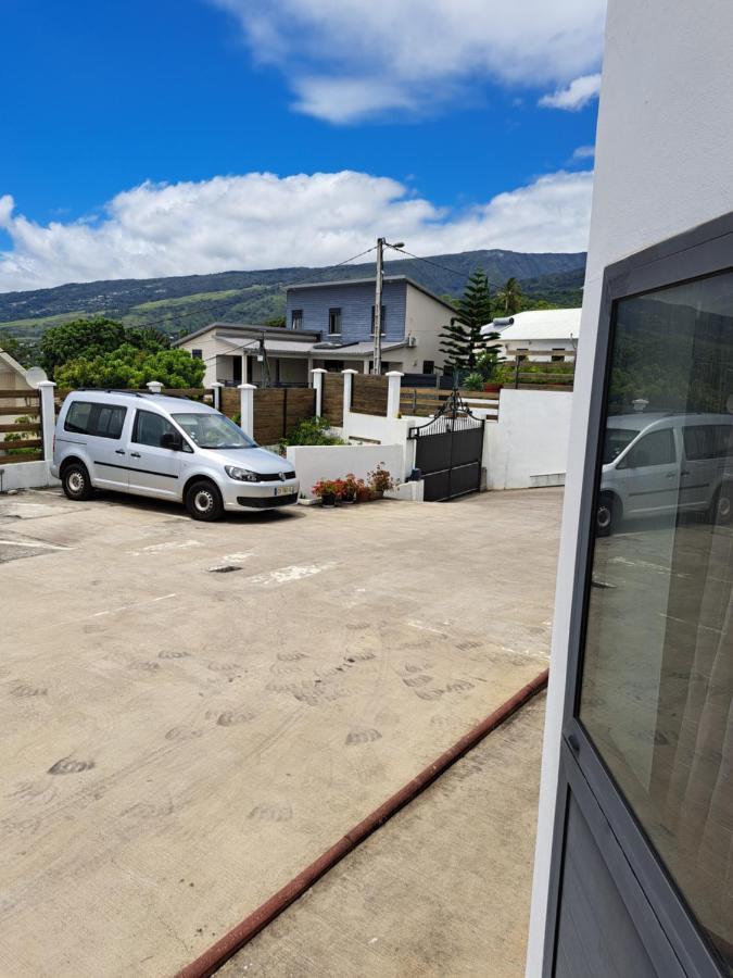 Appart A La Res Andy Accueillant 1 A 5 Pers Arrive Autonome , 2 Places De Parking Dans La Cour Devant La Maison Apartment Saint-Denis Ngoại thất bức ảnh