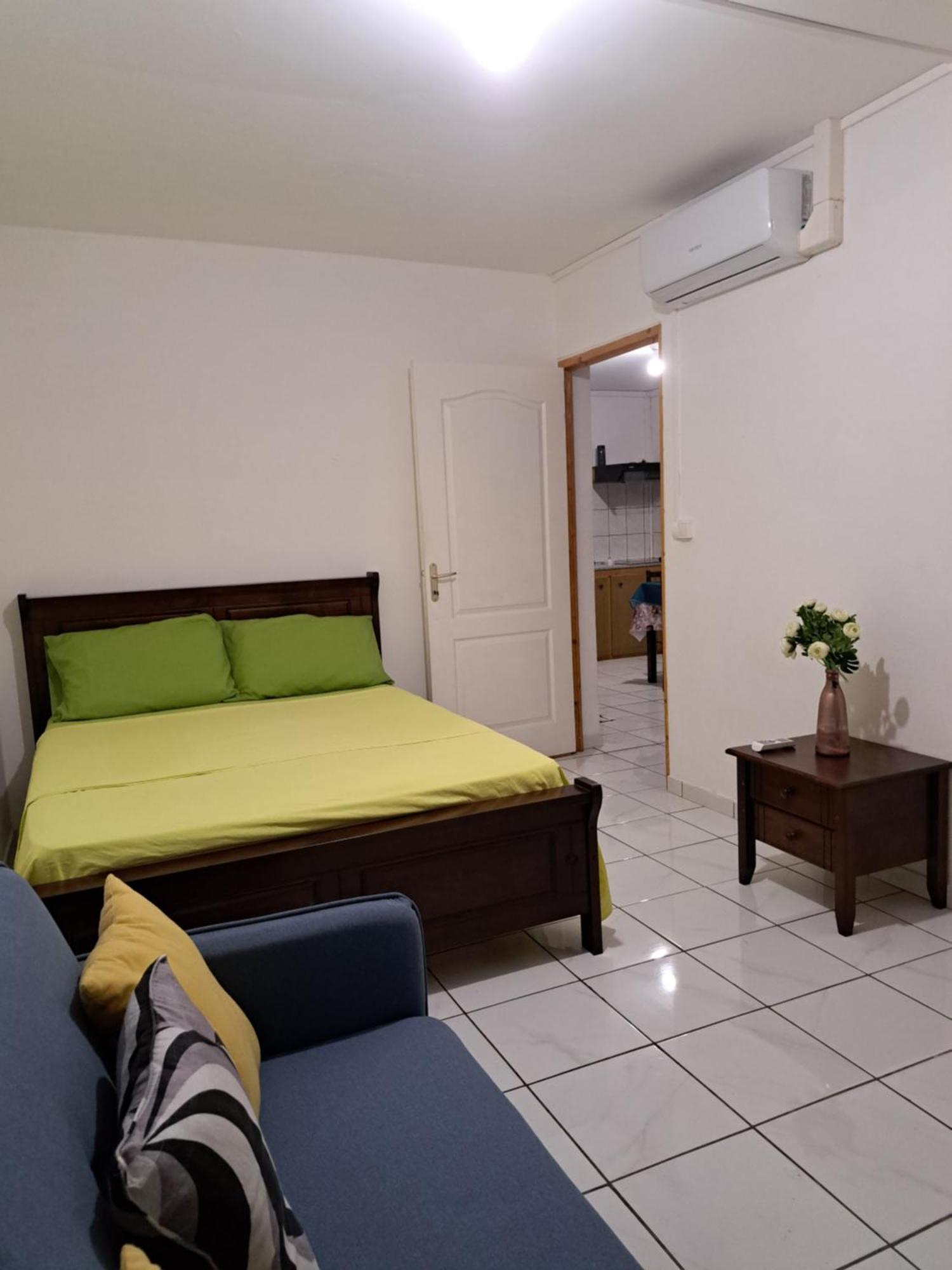 Appart A La Res Andy Accueillant 1 A 5 Pers Arrive Autonome , 2 Places De Parking Dans La Cour Devant La Maison Apartment Saint-Denis Ngoại thất bức ảnh