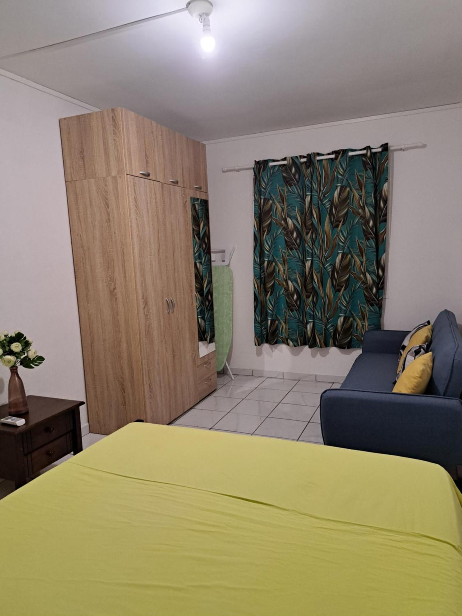 Appart A La Res Andy Accueillant 1 A 5 Pers Arrive Autonome , 2 Places De Parking Dans La Cour Devant La Maison Apartment Saint-Denis Ngoại thất bức ảnh