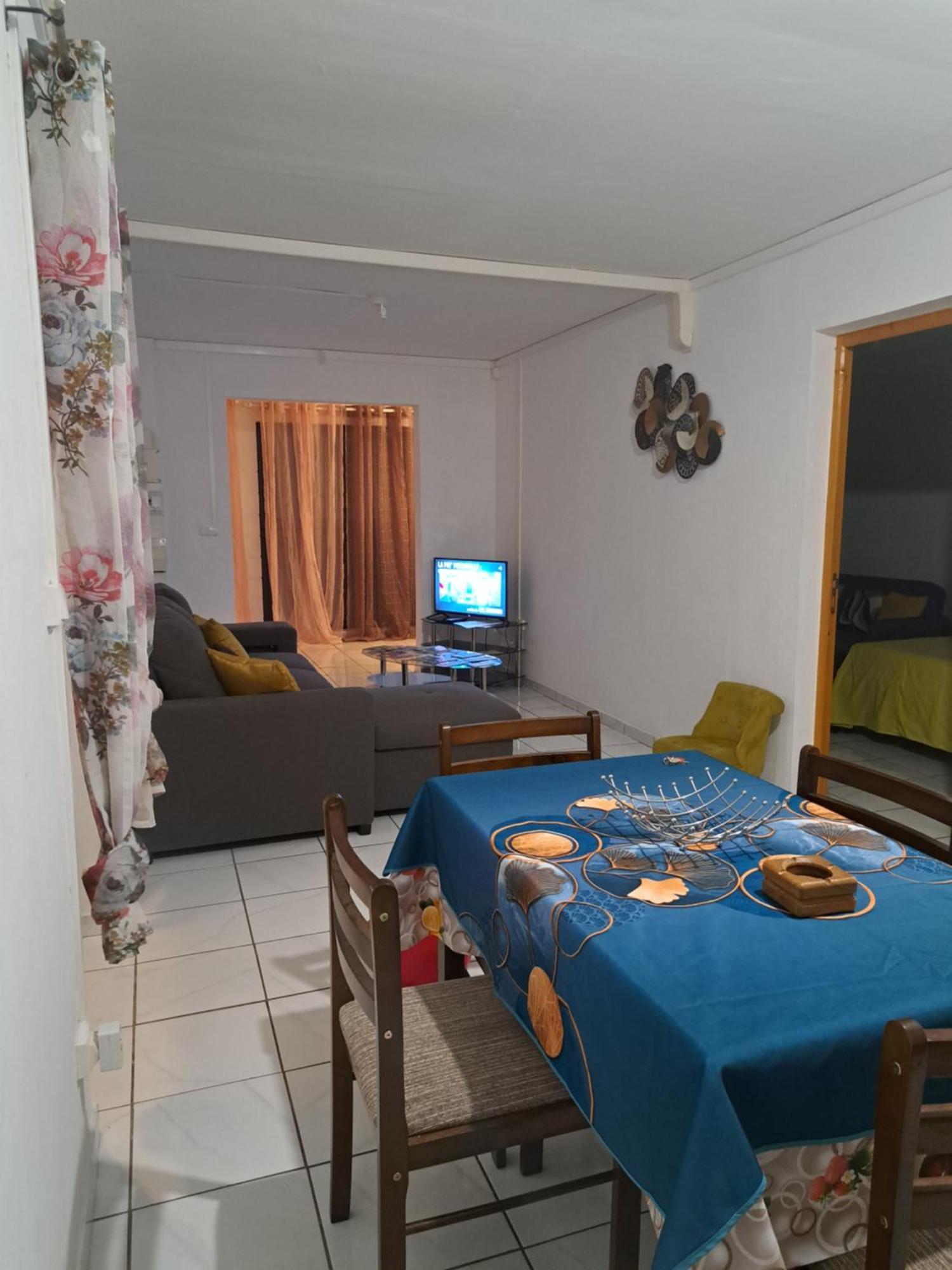 Appart A La Res Andy Accueillant 1 A 5 Pers Arrive Autonome , 2 Places De Parking Dans La Cour Devant La Maison Apartment Saint-Denis Ngoại thất bức ảnh