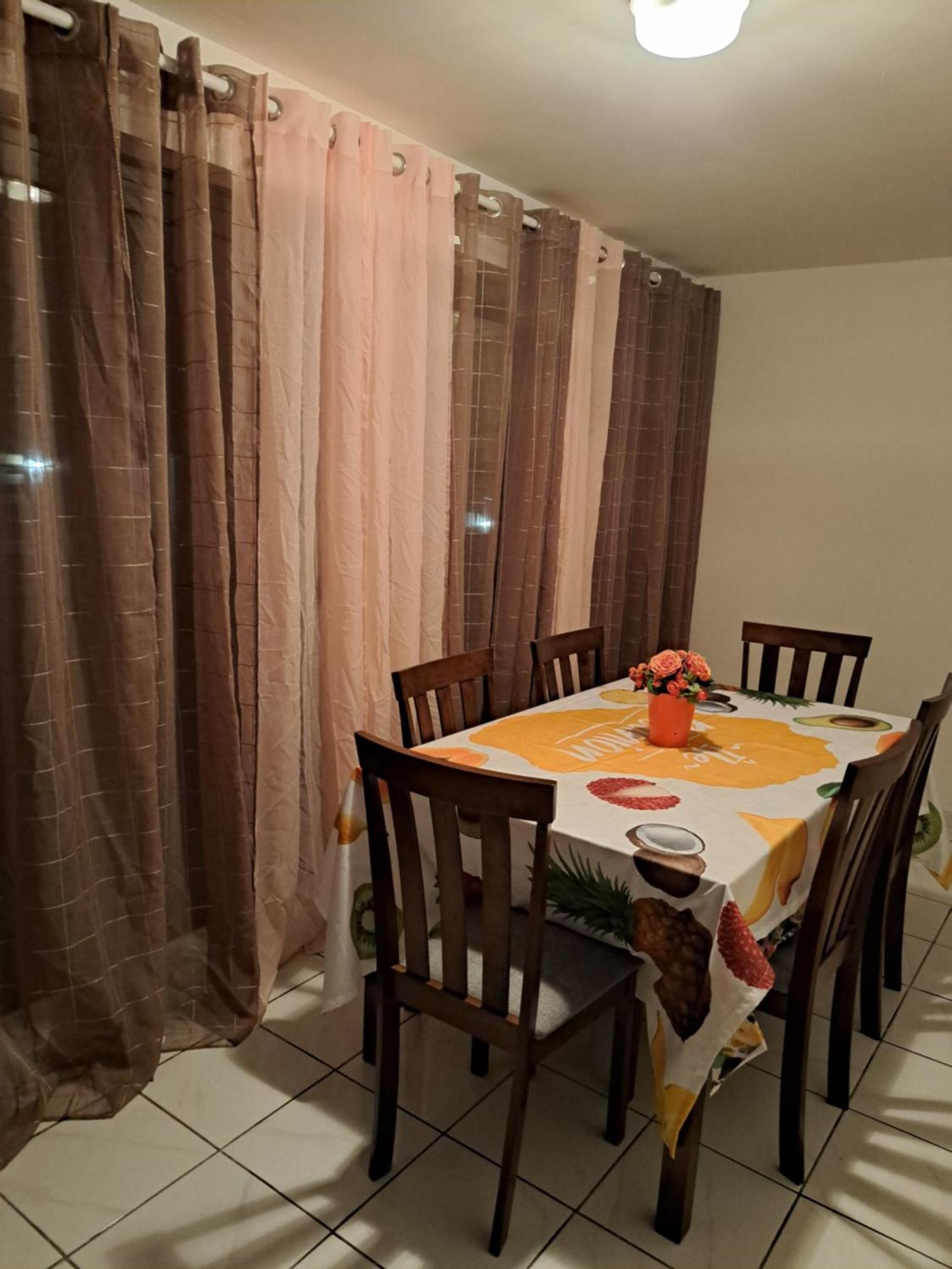 Appart A La Res Andy Accueillant 1 A 5 Pers Arrive Autonome , 2 Places De Parking Dans La Cour Devant La Maison Apartment Saint-Denis Ngoại thất bức ảnh